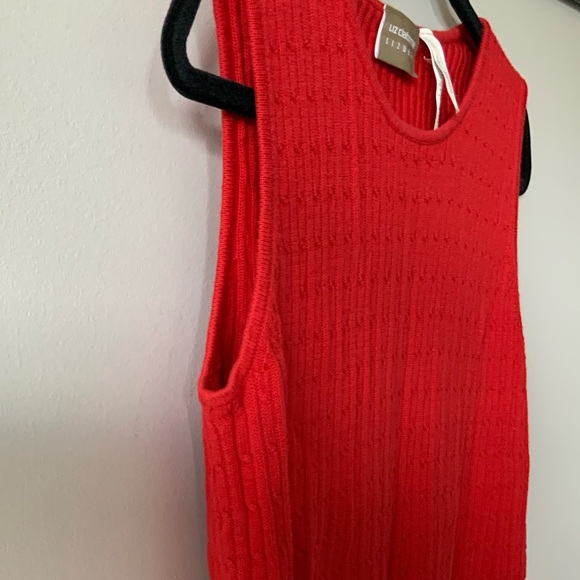 Red Knit Sleeveless Top - Picture 9 of 10